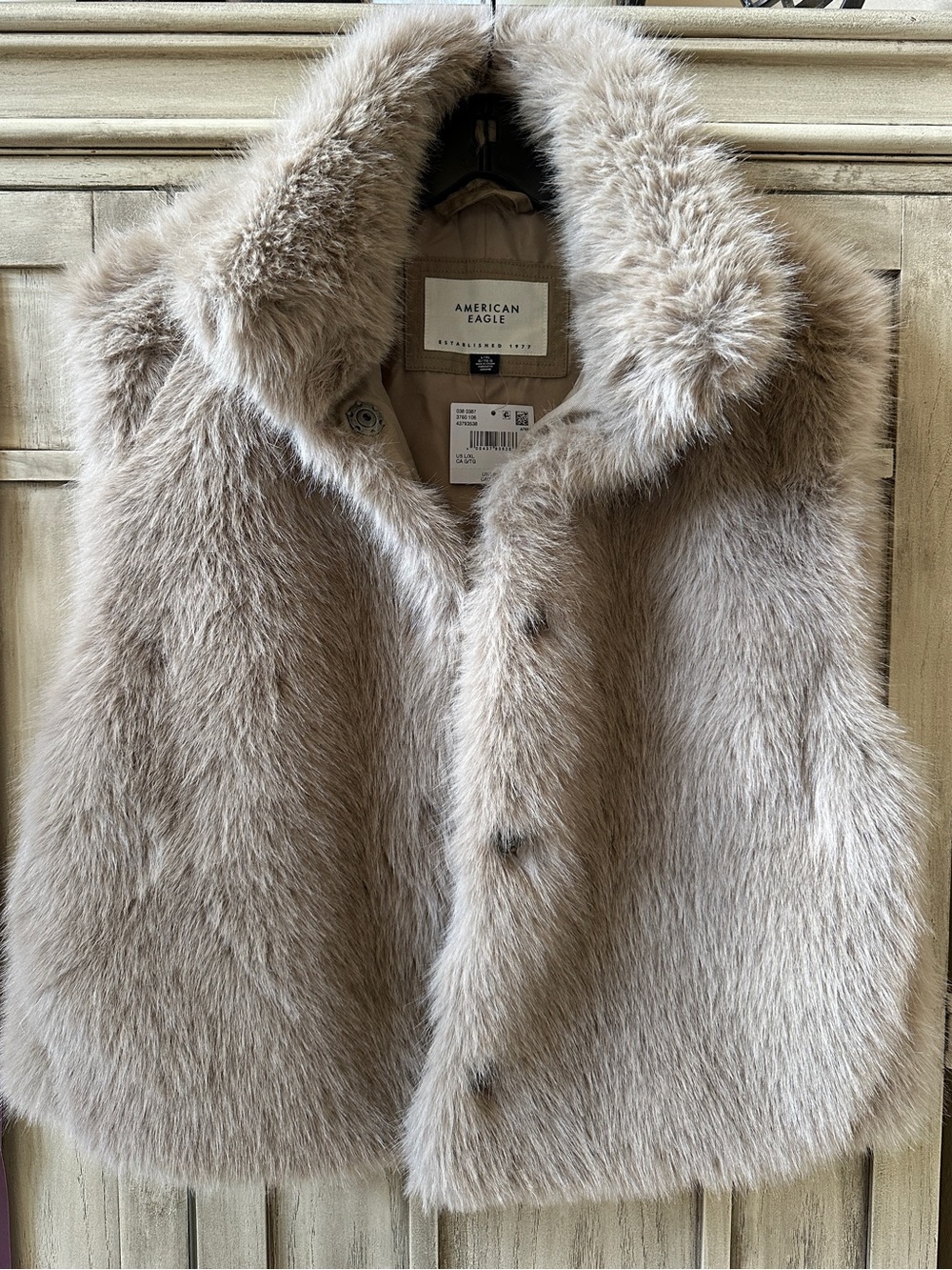 NWT American Eagle Women’s Faux Fur Vest Coat Jacket Medium M Gray Tan Taupe NEW - Picture 3 of 7